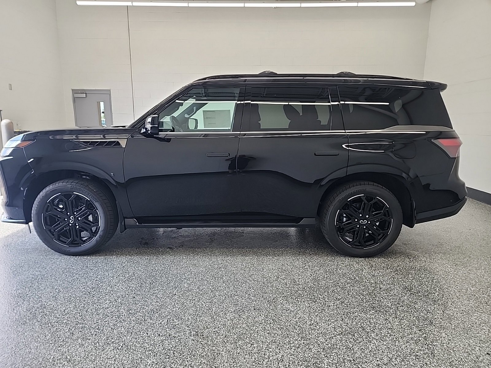 New 2026 INFINITI QX80 Sensory image 2