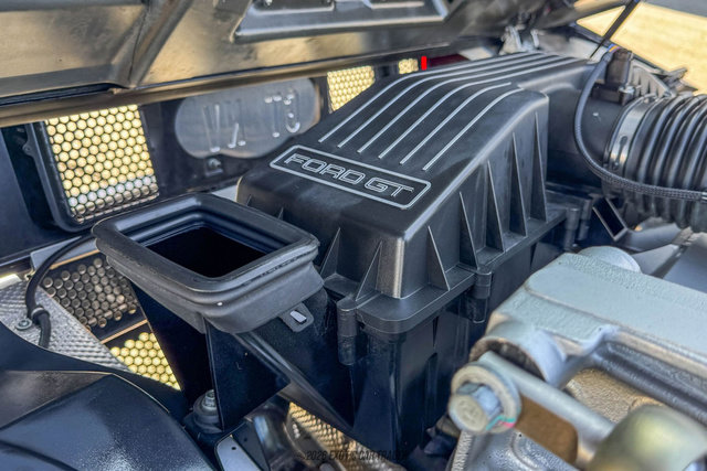 Used 2005 Ford GT RWD image 17