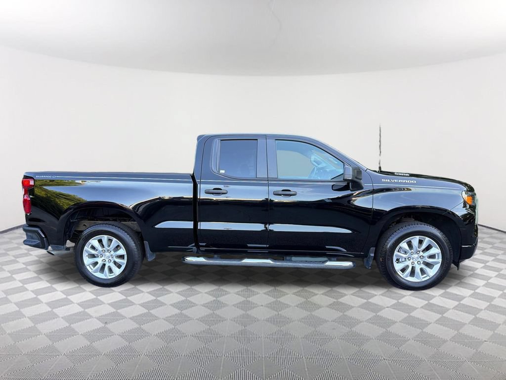 Used 2025 Chevrolet Silverado 1500 Custom RWD image 4