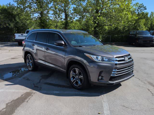 Used 2017 Toyota Highlander Limited Platinum AWD/4WD image 2