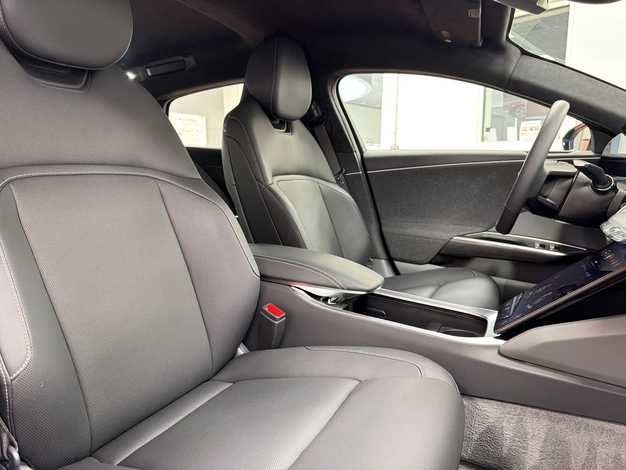 Used 2024 Lucid Air Pure image 29