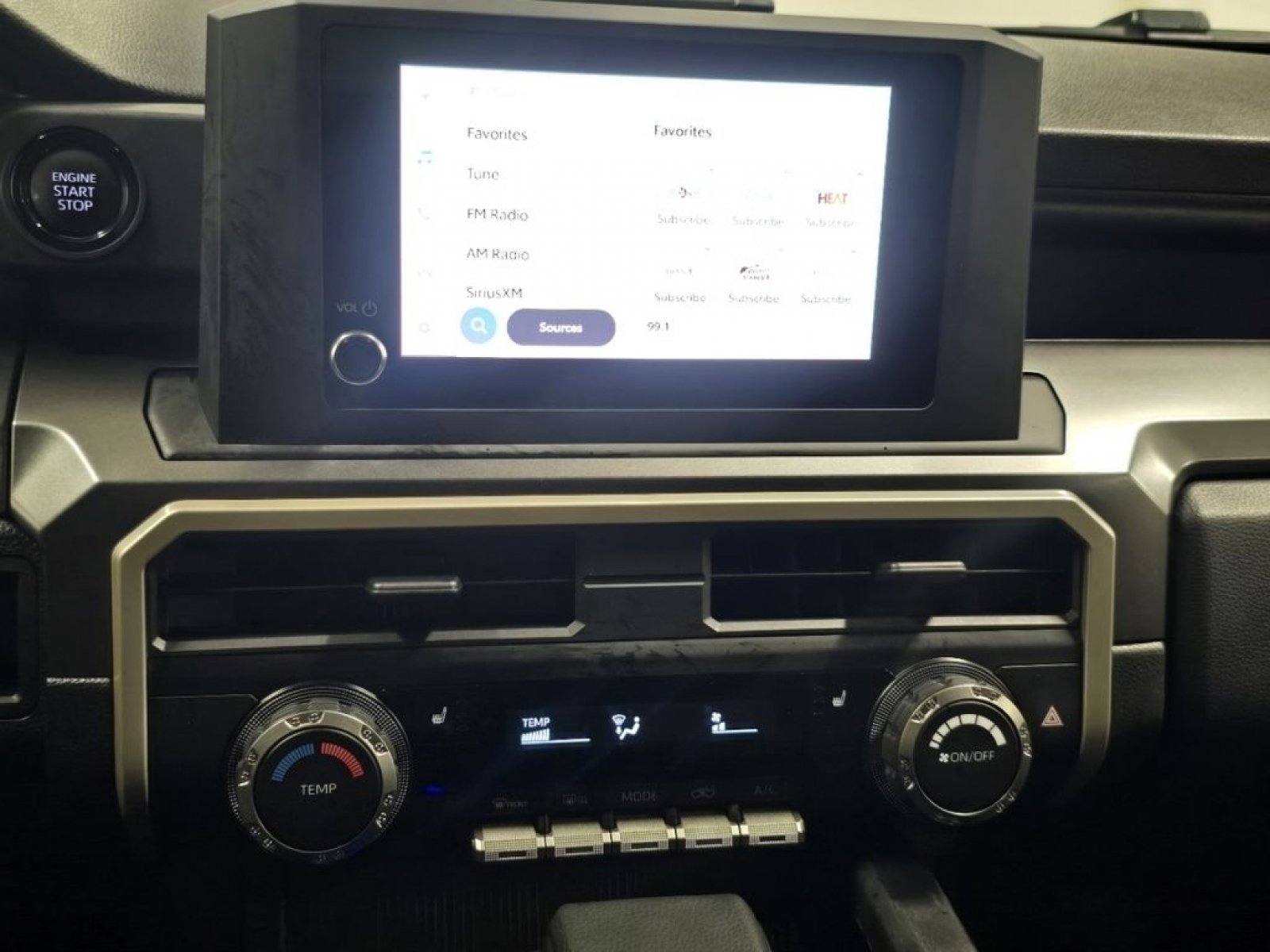 Used 2025 Toyota Tacoma SR5 AWD/4WD image 27