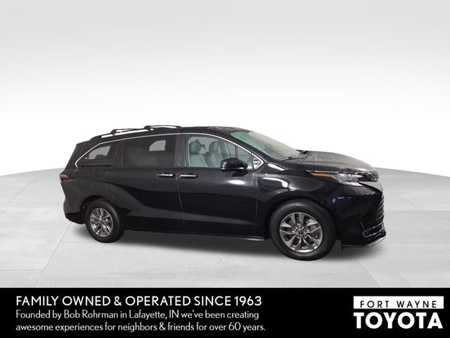 Used 2022 Toyota Sienna XLE w/ XLE Plus Package AWD/4WD image 5