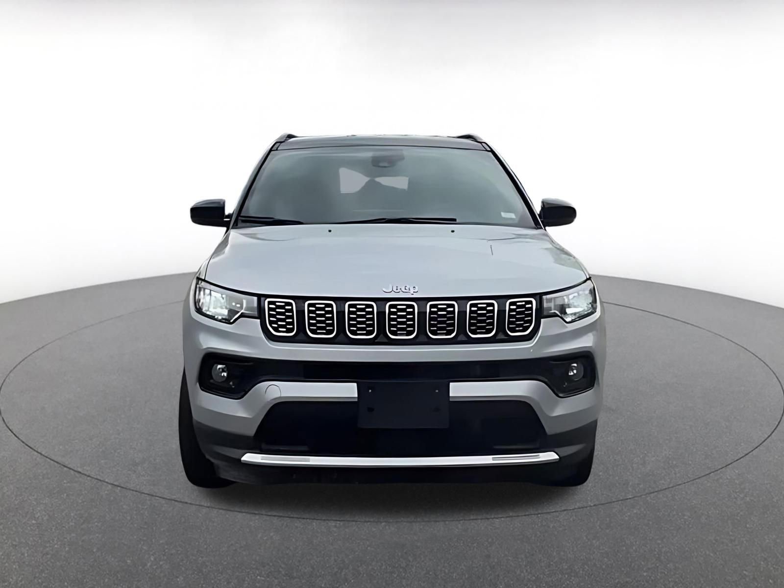 Used 2025 Jeep Compass Trailhawk image 4