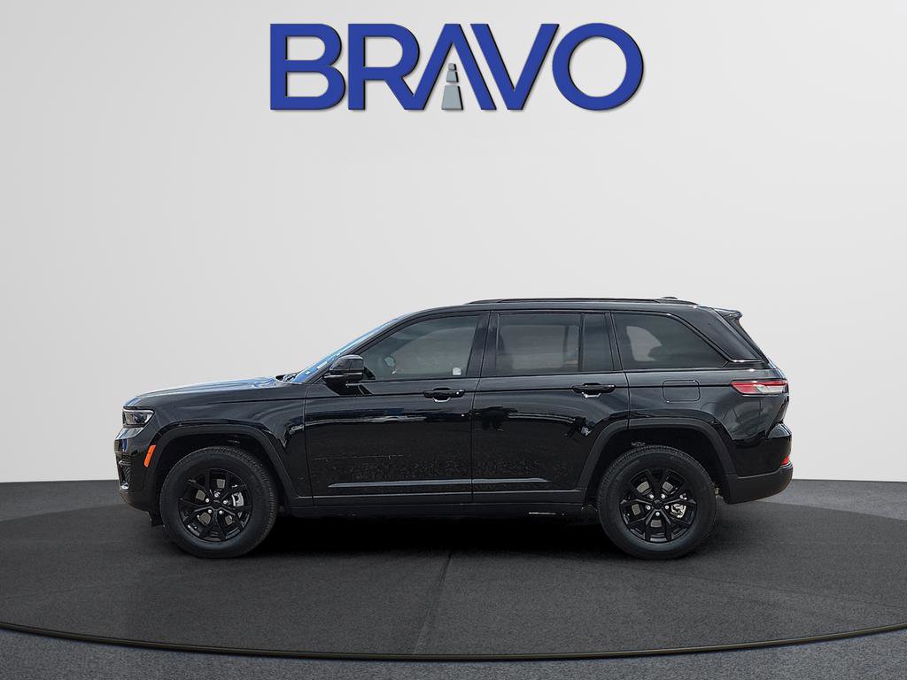Used 2024 Jeep Grand Cherokee Altitude RWD image 6