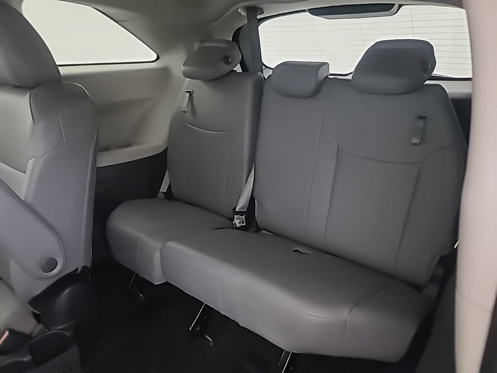 Used 2023 Toyota Sienna XLE AWD/4WD image 21