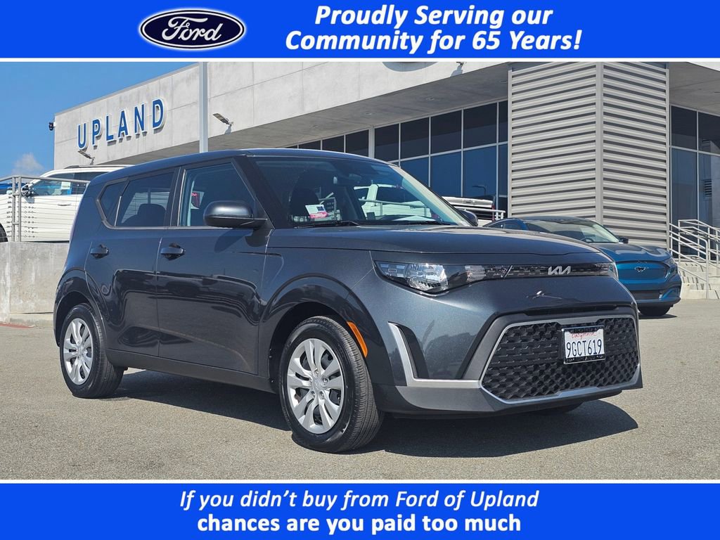 Used 2023 Kia Soul LX FWD image 1