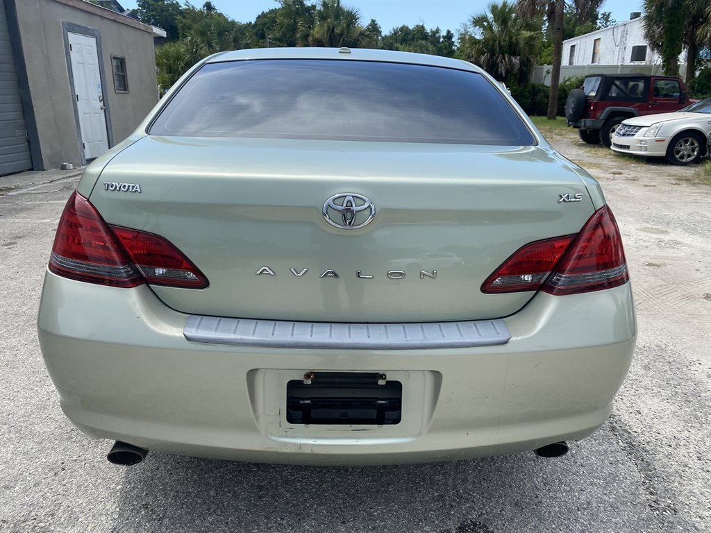 Used 2009 Toyota Avalon XLS FWD image 6
