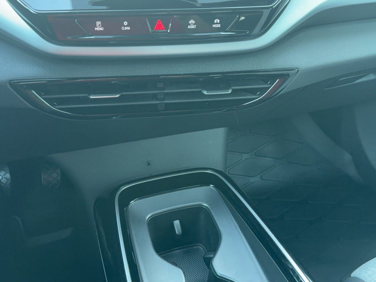 Certified 2024 Volkswagen ID.4 2WD image 22