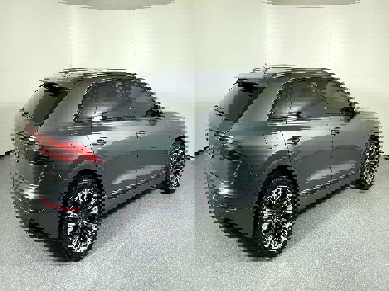 Used 2025 Audi Q8 Premium Plus w/ Premium Plus Package image 37