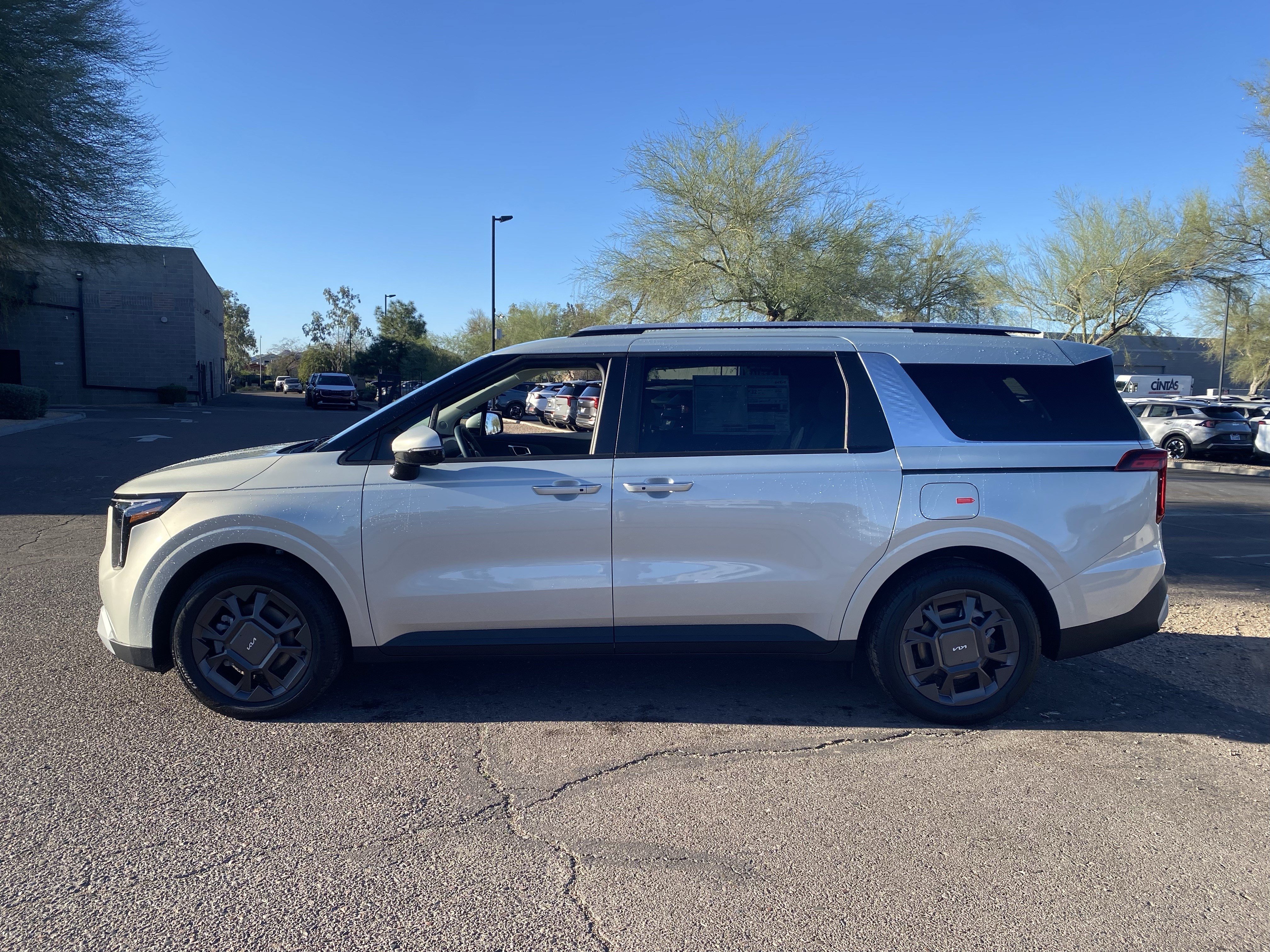 New 2026 Kia Carnival EX FWD image 5