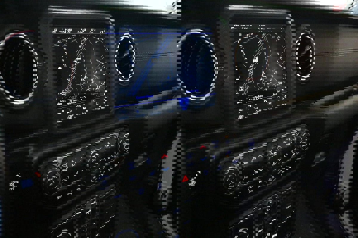 Used 2021 Jeep Wrangler Unlimited Sahara image 19