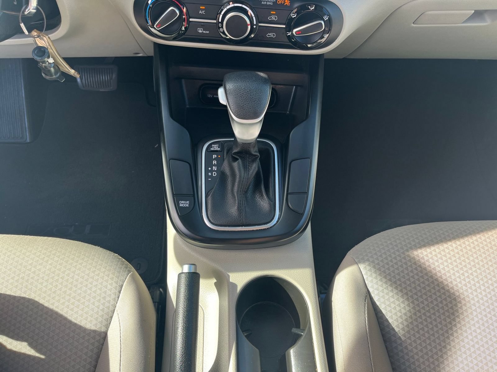 Used 2025 Kia Soul LX w/ LX Technology Package FWD image 39