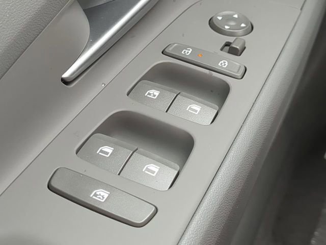 Used 2025 Hyundai Elantra SEL FWD image 23