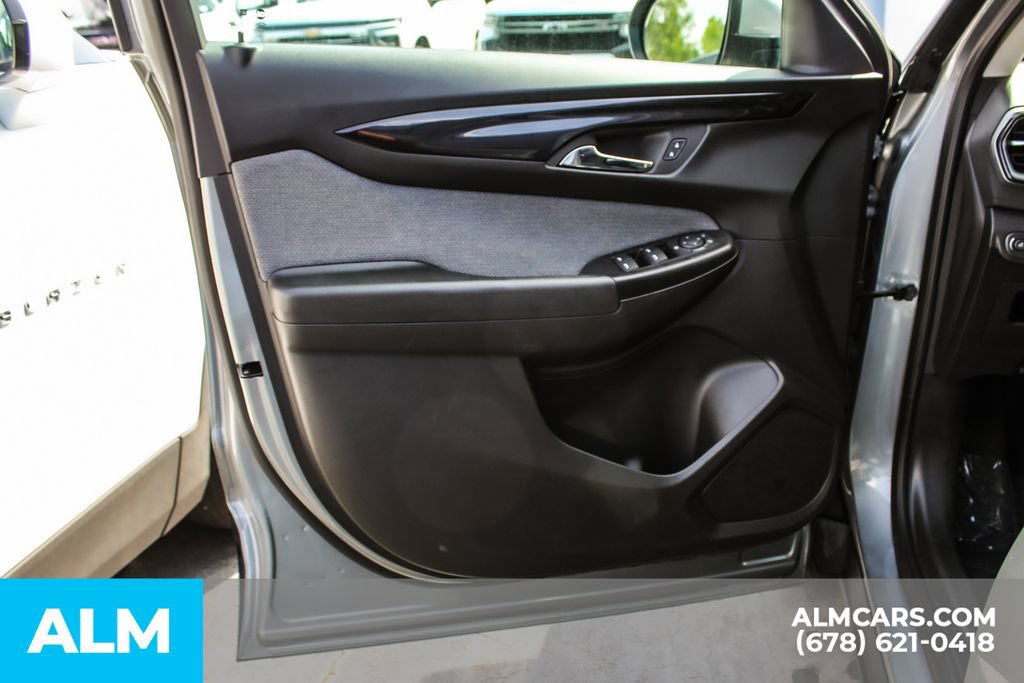 Used 2025 Chevrolet TrailBlazer LT FWD image 35