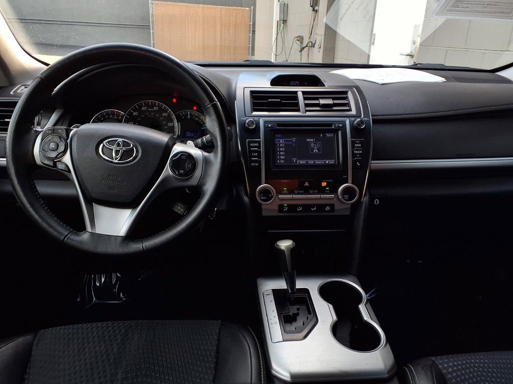 Used 2014 Toyota Camry SE image 17