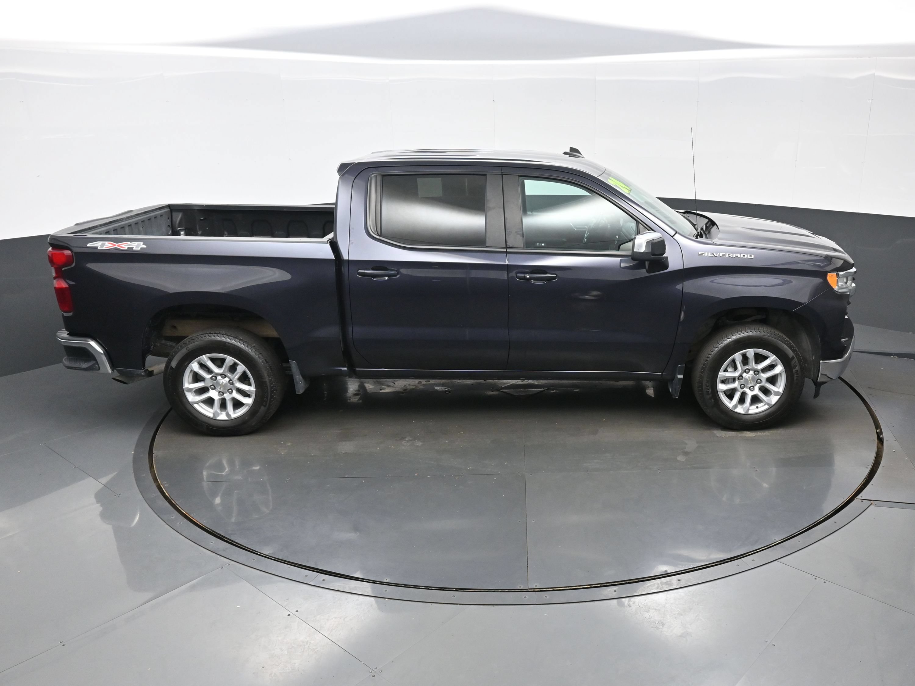 Used 2024 Chevrolet Silverado 1500 LT AWD/4WD image 38