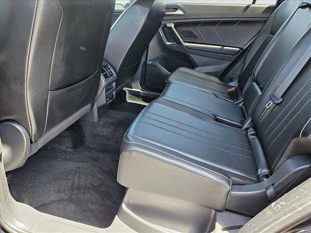 Certified 2023 Volkswagen Tiguan SE R-Line AWD/4WD image 18