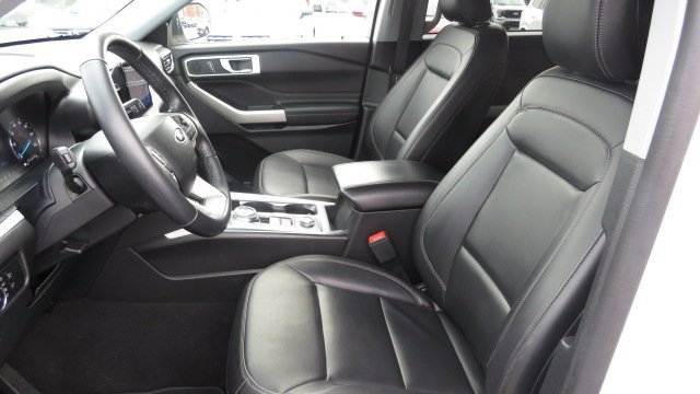 Certified 2023 Ford Explorer XLT w/ Equipment Group 202A image 4
