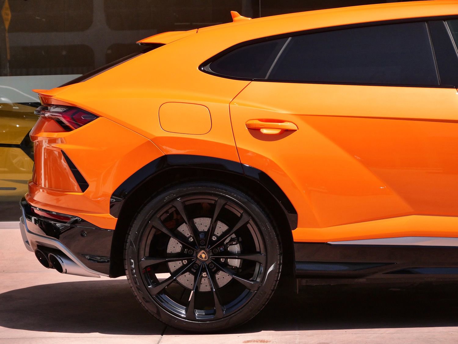 Used 2021 Lamborghini Urus AWD/4WD image 11
