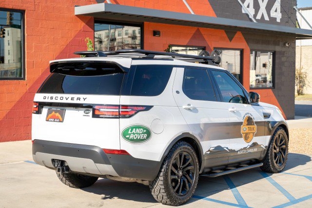 Used 2020 Land Rover Discovery HSE image 3