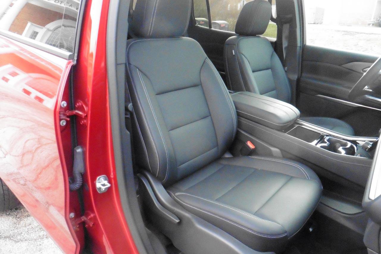 Used 2025 Chevrolet Traverse LT w/ Sun and Wheel Package image 20