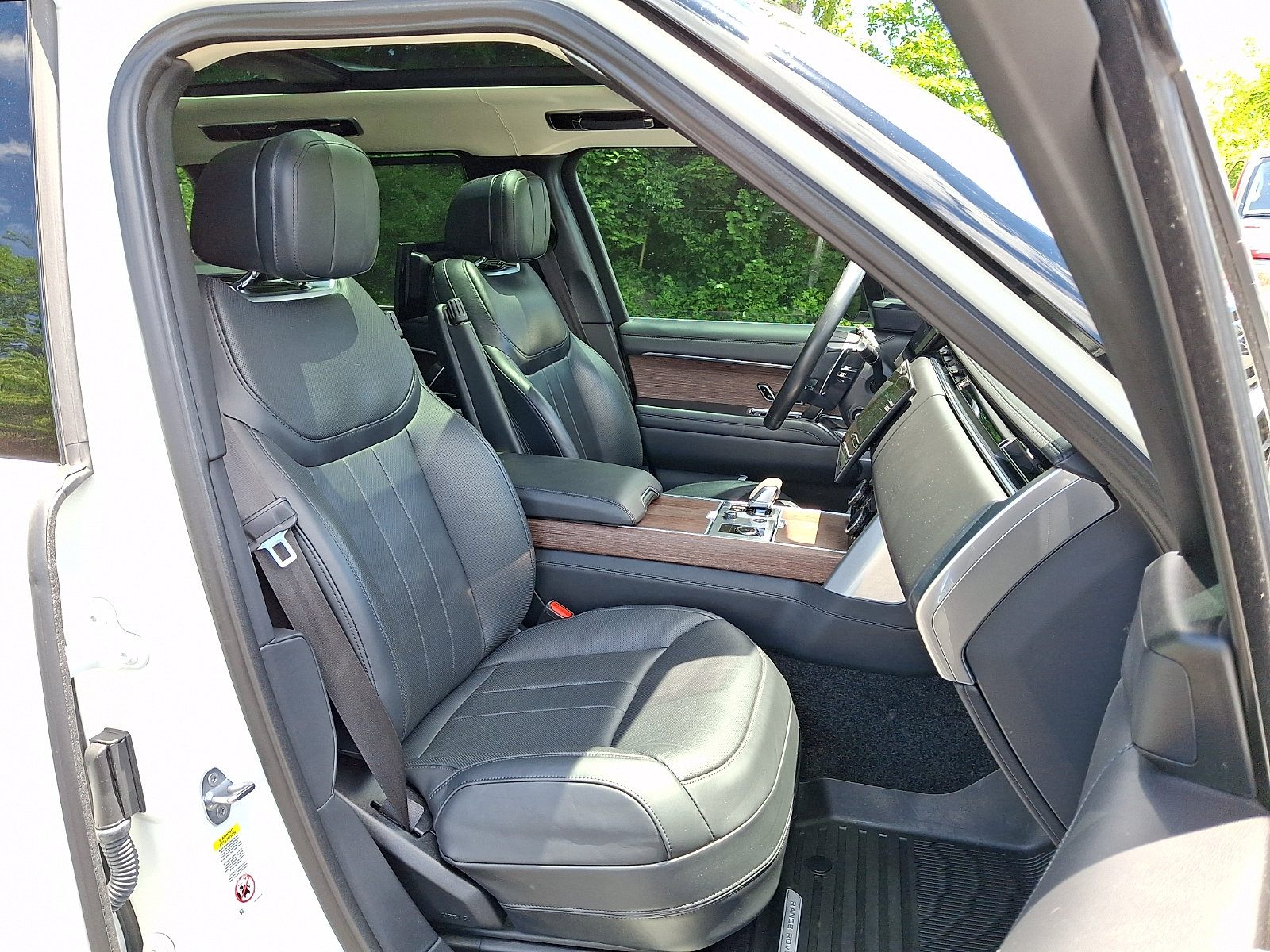 Certified 2023 Land Rover Range Rover Autobiography AWD/4WD image 3