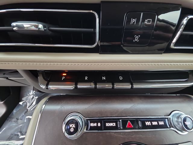 Used 2023 Lincoln Aviator Reserve w/ Equipment Group 201A AWD/4WD image 27