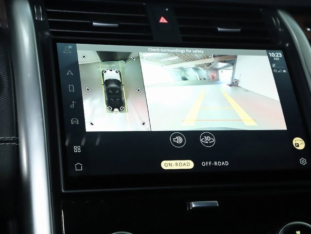 Used 2024 Land Rover Discovery Dynamic SE image 25