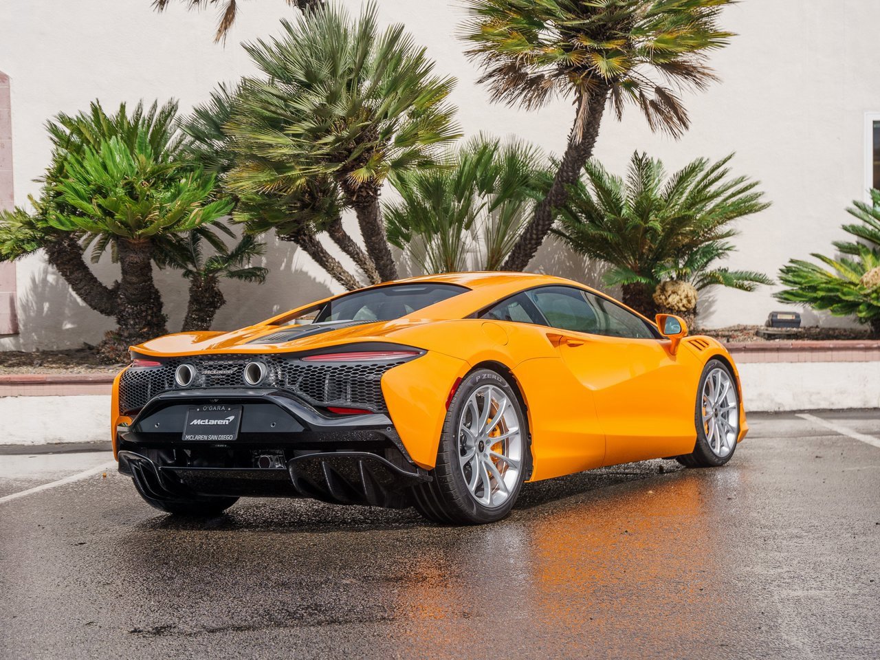 Used 2025 McLaren Artura image 4