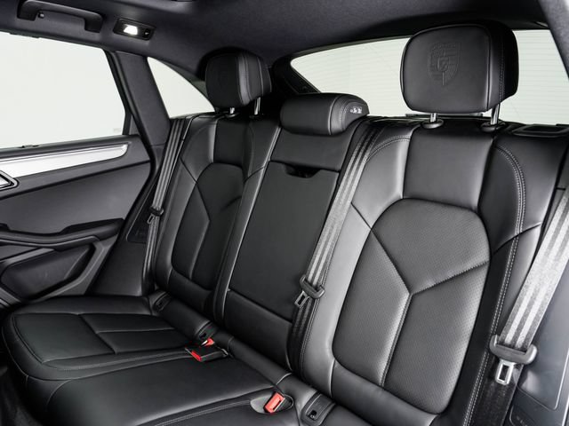Certified 2026 Porsche Macan AWD/4WD image 30