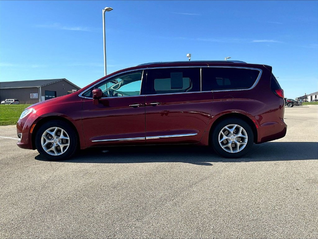 Used 2019 Chrysler Pacifica Touring-L Plus w/ Advanced Safetytec Group FWD image 4