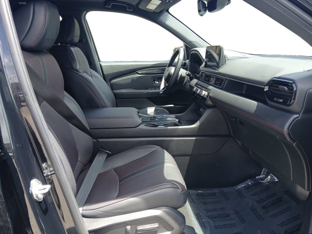 Used 2025 Honda Pilot Black Edition image 15