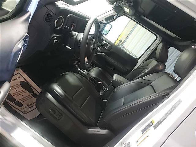 Used 2025 Jeep Wrangler Unlimited Sahara w/ Safety Group AWD/4WD image 6