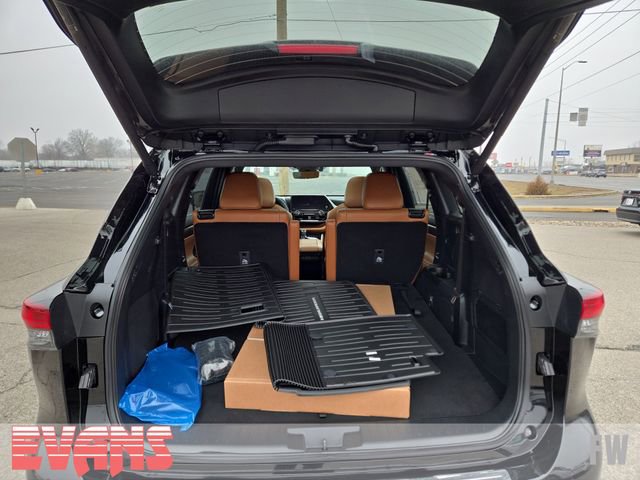 Certified 2026 Toyota Highlander Platinum image 32