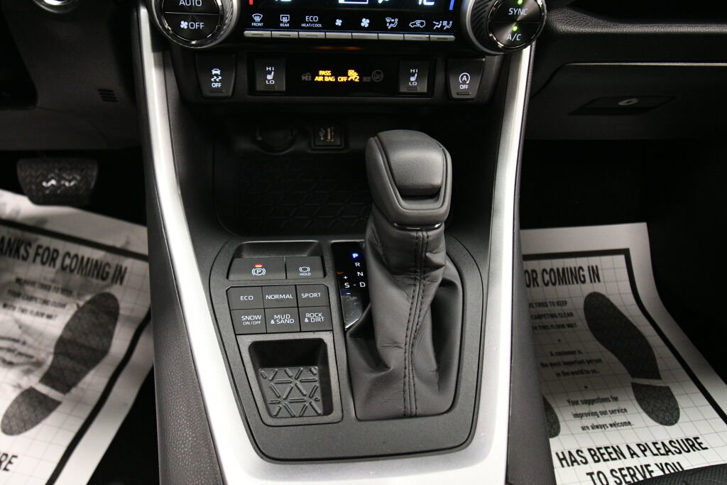 Used 2025 Toyota RAV4 XLE image 16