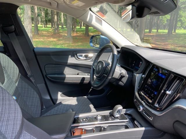 Used 2023 Volvo XC60 B5 Core image 22