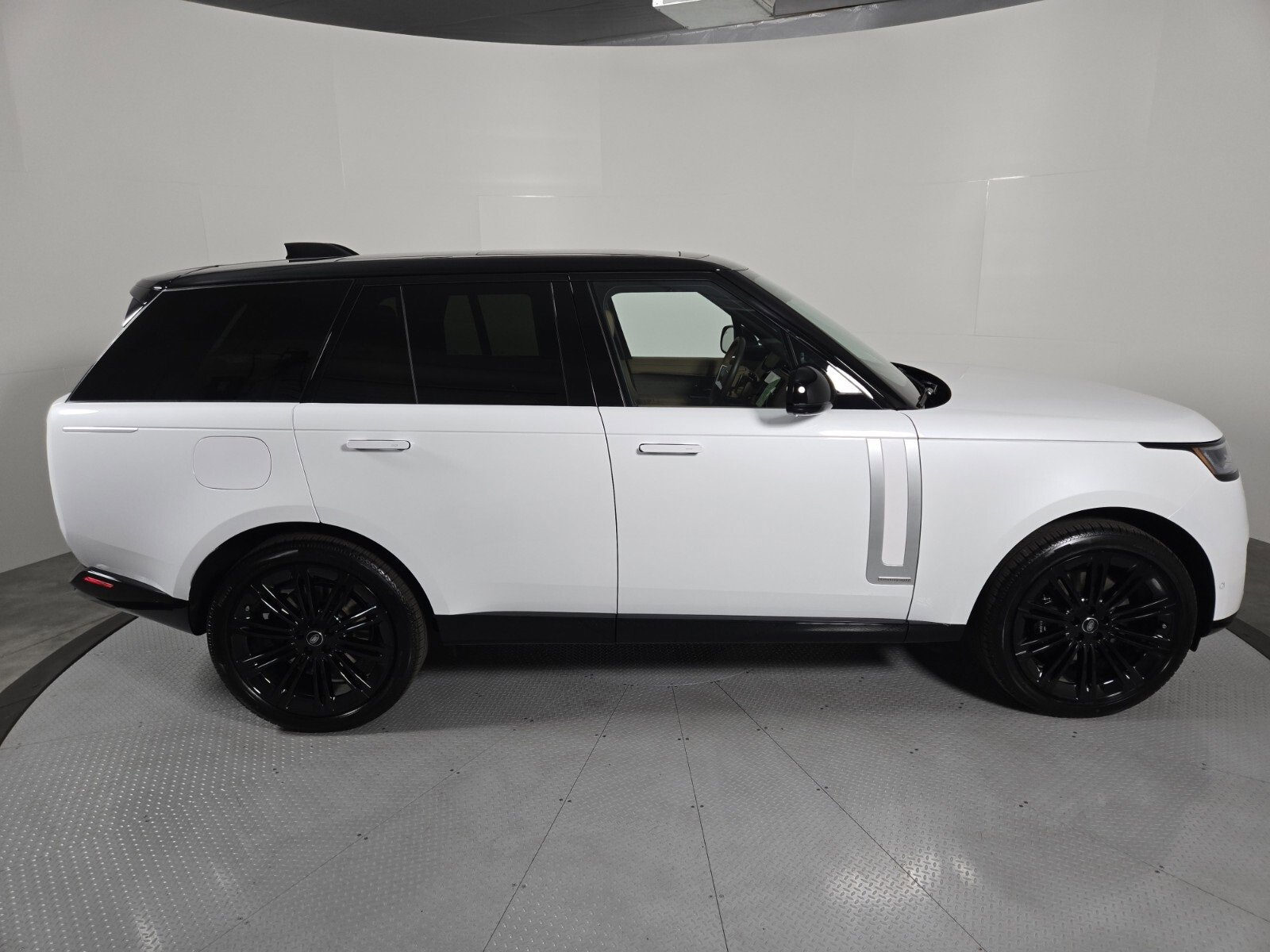 New 2025 Land Rover Range Rover Autobiography image 4