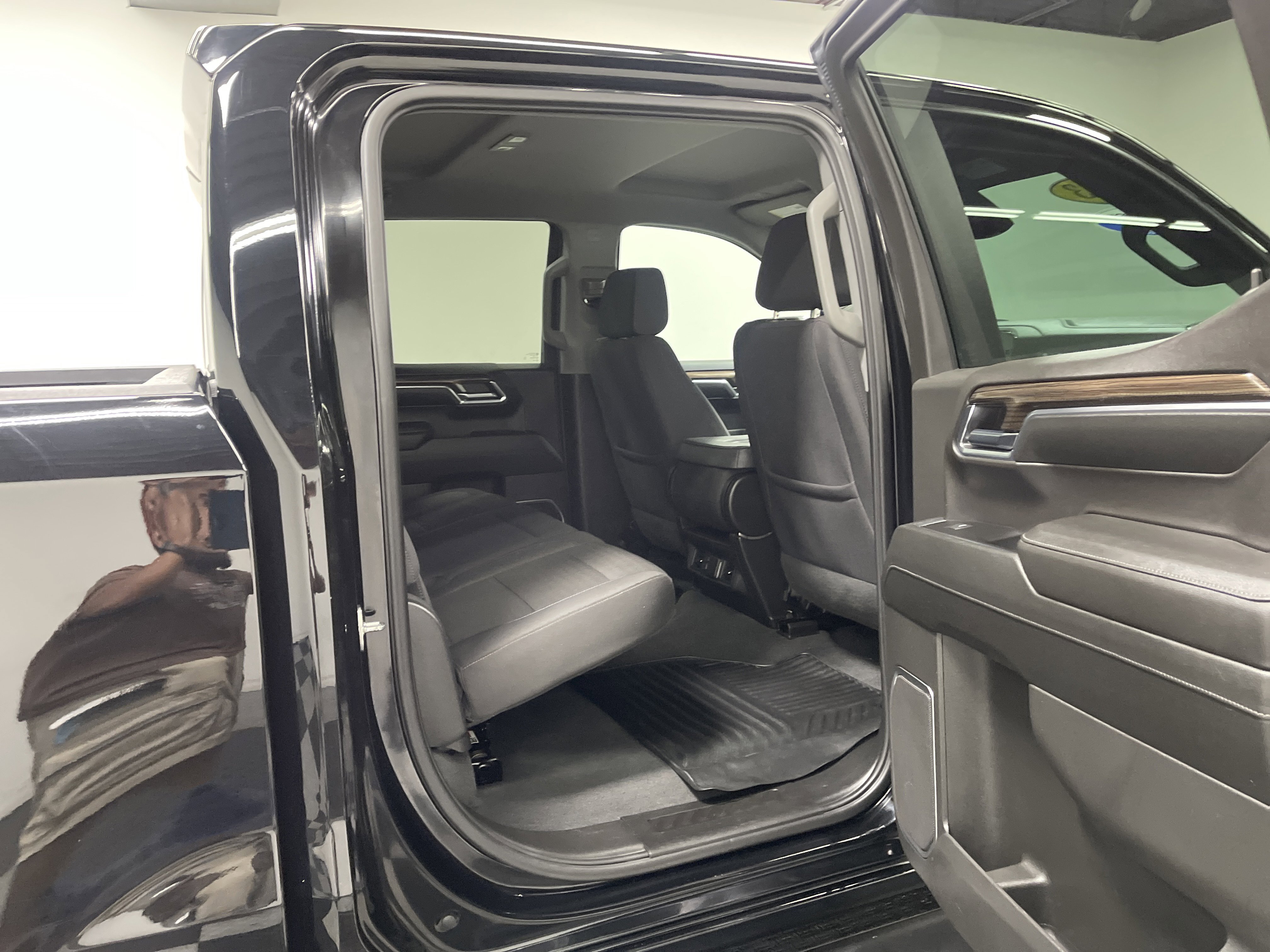 Used 2023 Chevrolet Silverado 1500 LT AWD/4WD image 19