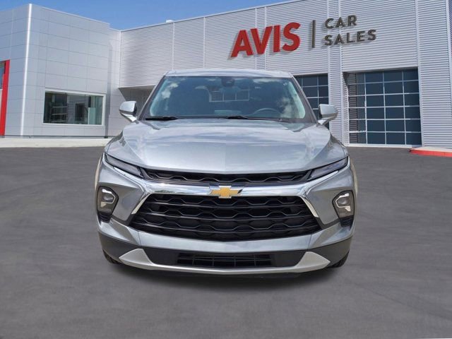Used 2025 Chevrolet Blazer LT FWD image 2