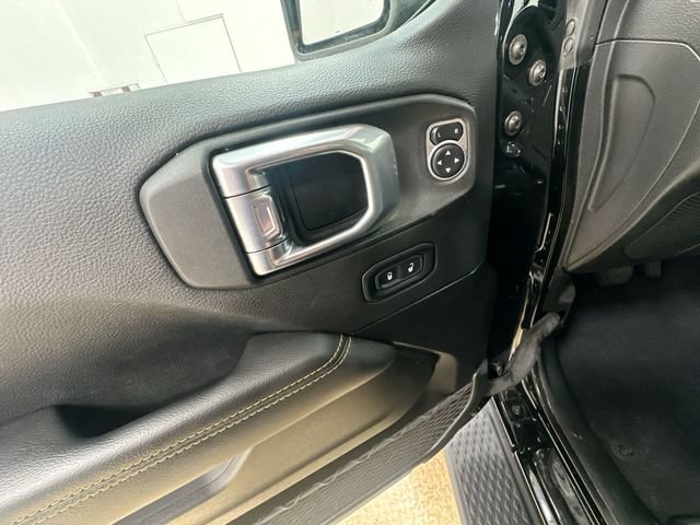 Used 2022 Jeep Gladiator Overland AWD/4WD image 16