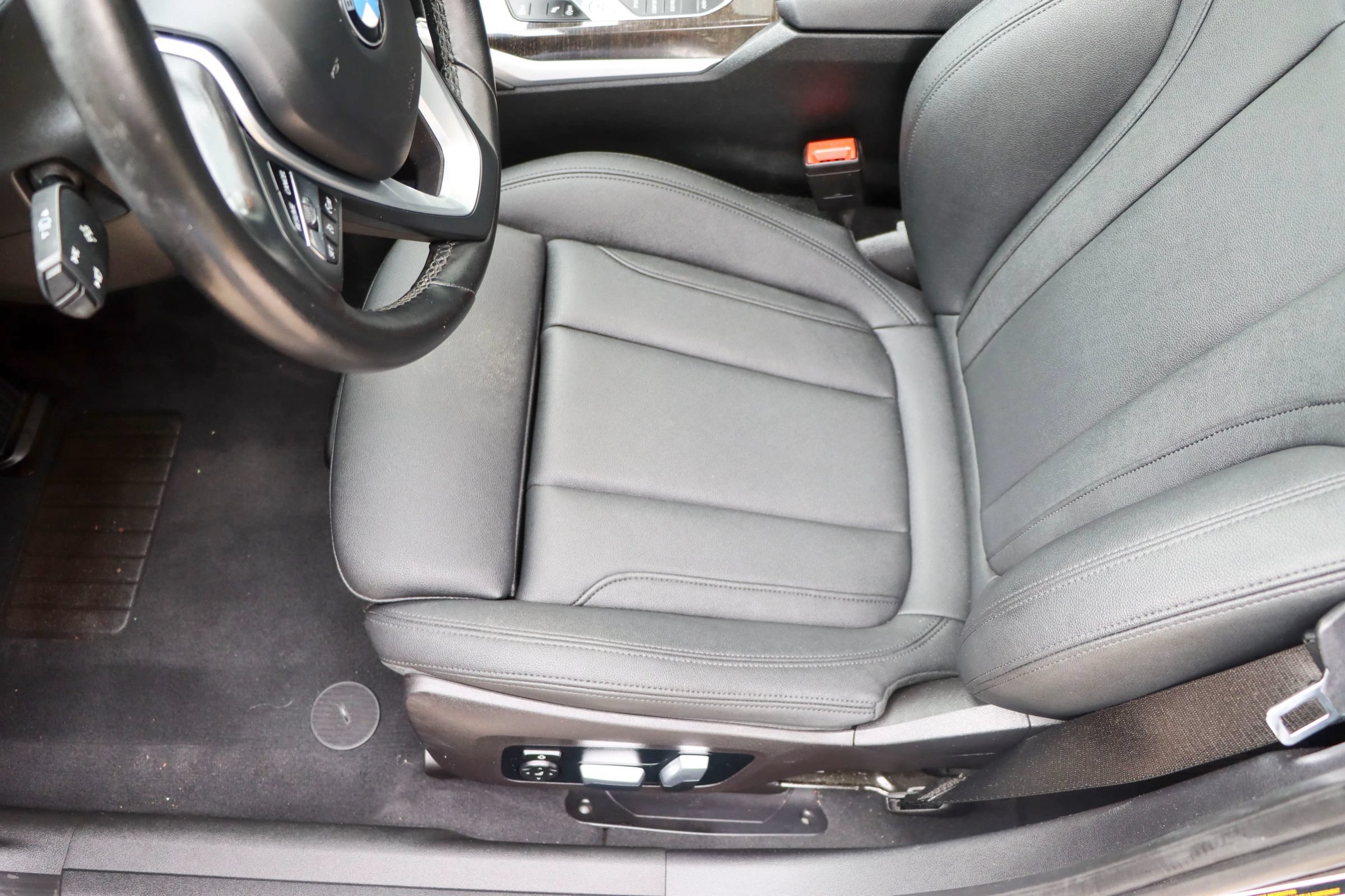 Used 2021 BMW 330i Sedan w/ Convenience Package RWD image 16
