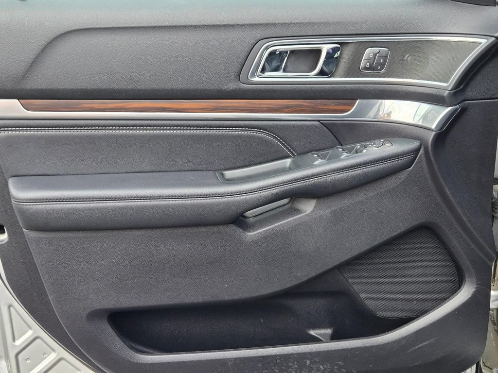 Used 2019 Ford Explorer Limited w/ Class III Trailer Tow Package AWD/4WD image 13
