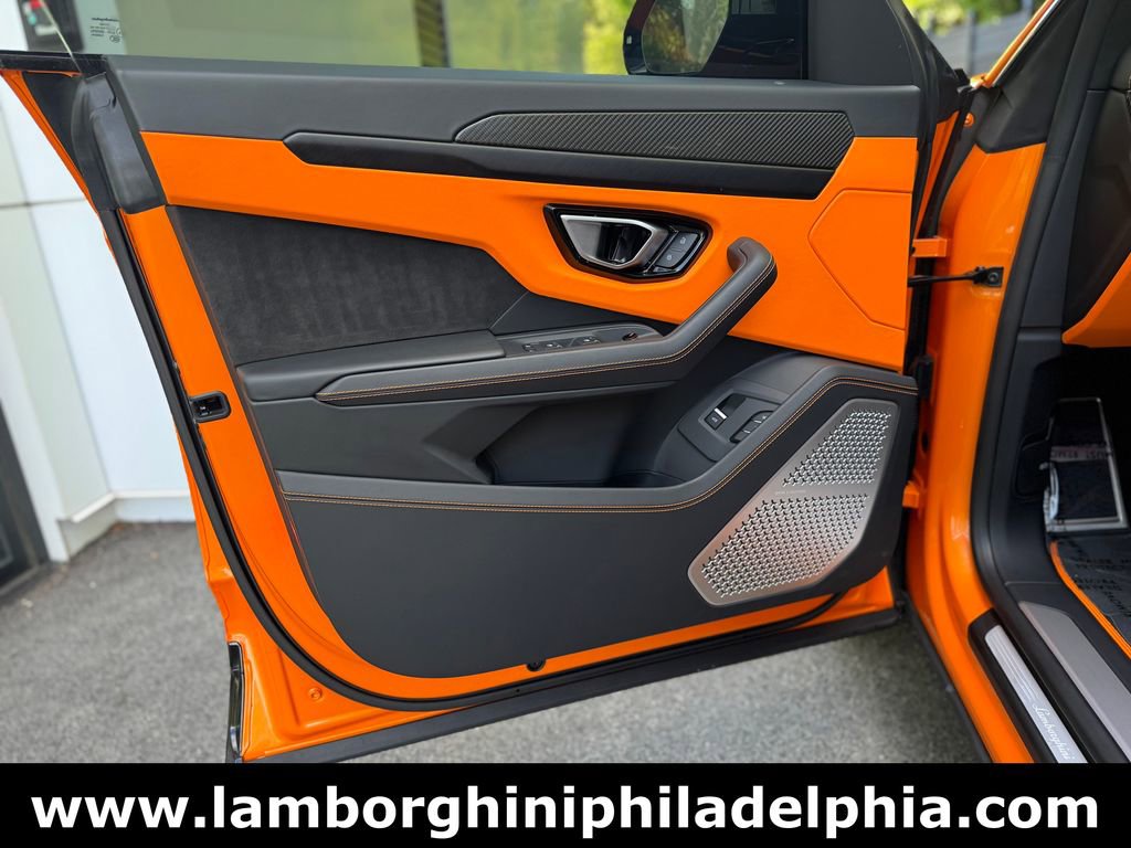 Used 2024 Lamborghini Urus S AWD/4WD image 8