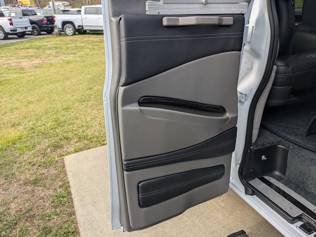 New 2026 Chevrolet Express 2500 Extended RWD image 34