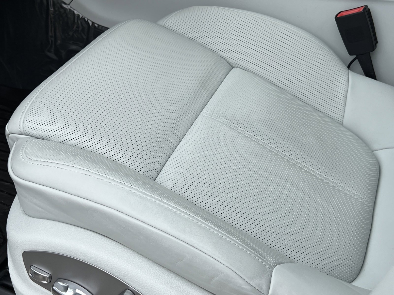 Certified 2025 Porsche Macan image 29