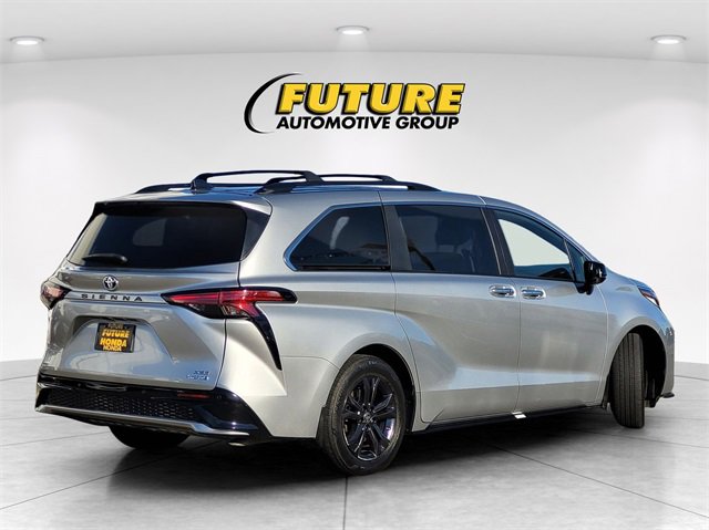 Used 2024 Toyota Sienna XSE image 4