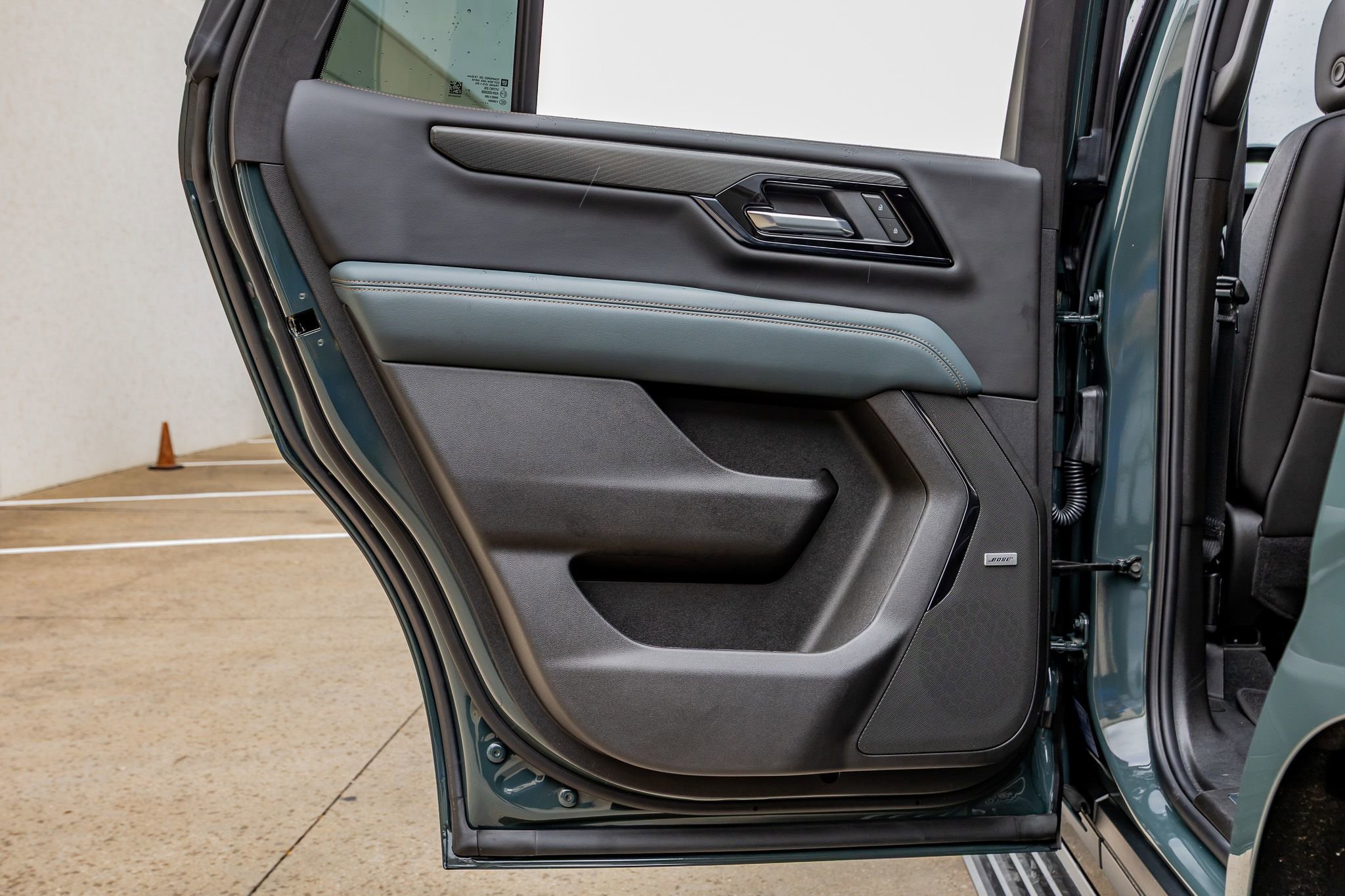 Used 2025 GMC Yukon AT4 w/ AT4 Premium Plus Package image 40