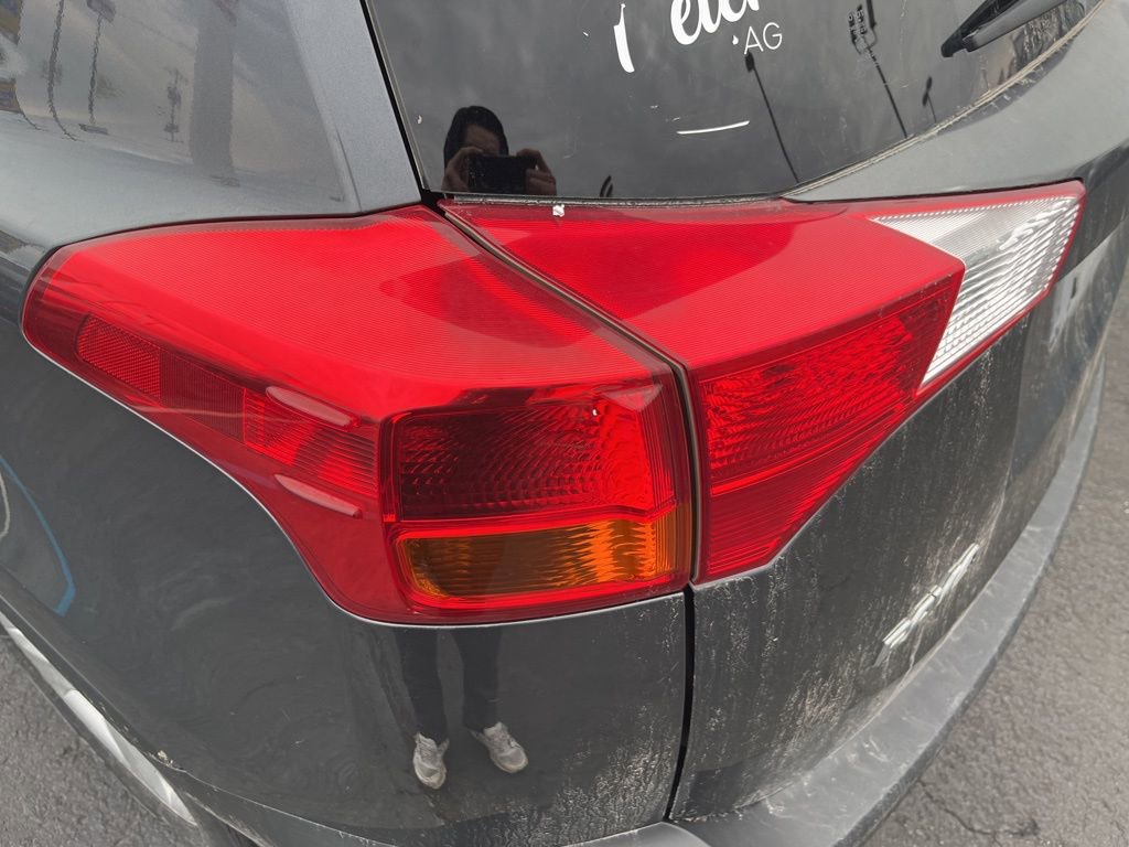 Used 2013 Toyota RAV4 XLE image 19