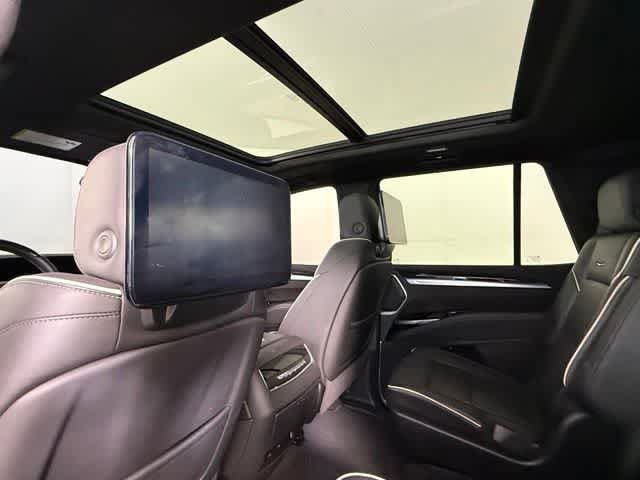 Used 2026 Cadillac Escalade Luxury AWD/4WD image 22